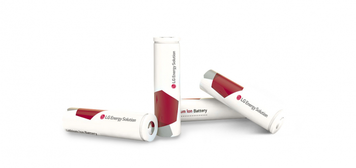 A　cylindrical　battery　produced　by　LG　Energy　Solution