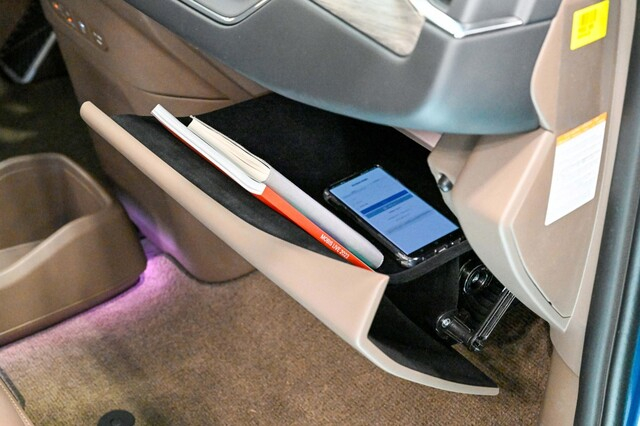 Hyundai　Mobis　mass　produces　glove　compartment　for　EVs