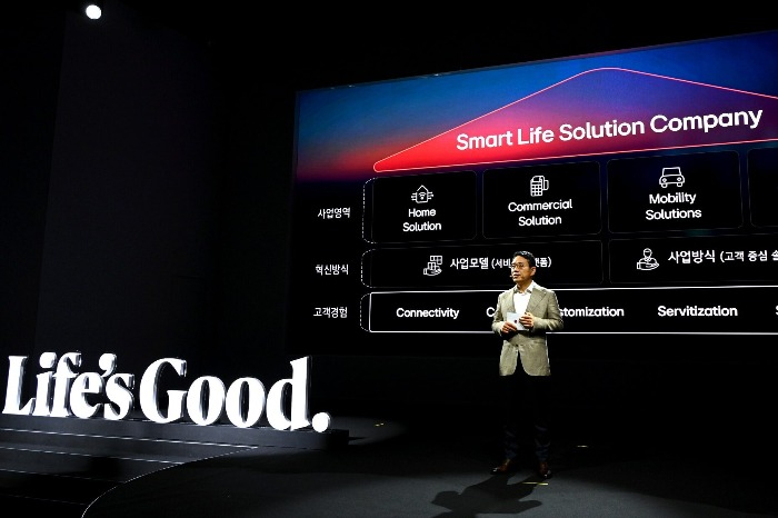 LG　Electronics　CEO　Cho　Joo-wan　unveils　the　company's　new　business　strategy　at　LG　Science　Park　in　Seoul