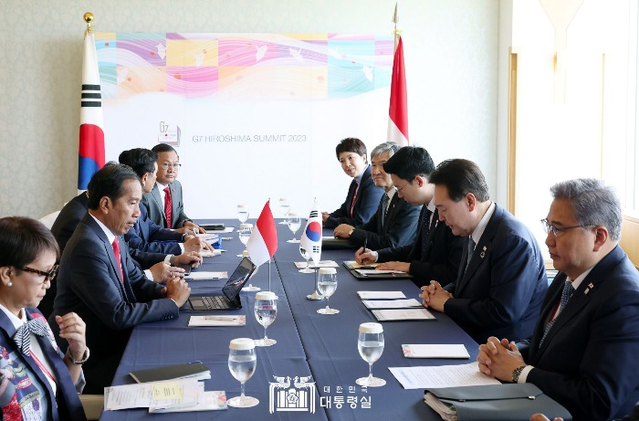 South　Korean　President　Yoon　Suk　Yeol　(second　from　bottom　right)　holds　a　summit　meeting　with　Indonesian　counterpart　Joko　Widodo　(second　from　bottom　left)　in　May　2023　on　the　sidelines　of　the　G7　summit　in　Japan