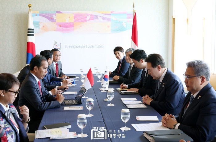 South Korean President Yoon Suk Yeol (second from bottom right) holds a summit meeting with Indonesian counterpart Joko Widodo (second from bottom left) in May 2023 on the sidelines of the G7 summit in Japan