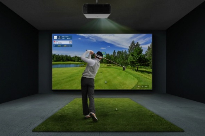 Screen　golf　(Courtesy　of　LG　Electronics)