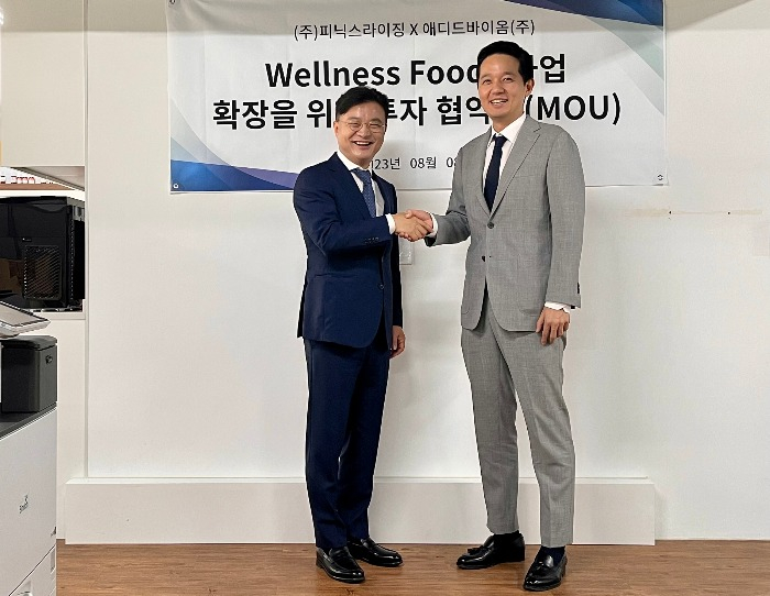 Added　Biome　Chief　Executive　Choi　Jung-hui　(left)