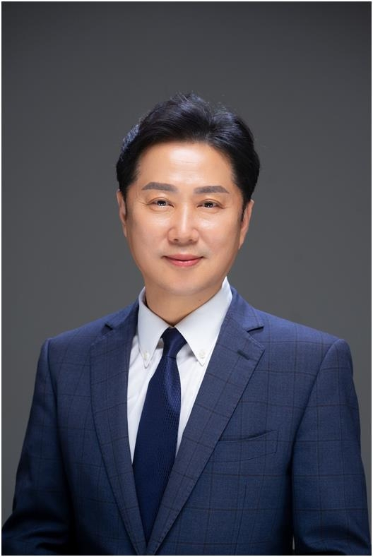 Mr.　Cho　Won-bok