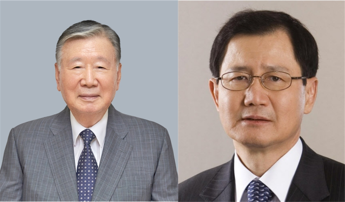 Booyoung　Group　founder　Lee　Joong-keun　(left)　and　Park　Chan-koo,　honorary　chairman　of　Kumho　Petrochemical　are　among　business　leaders　granted　presidential　pardons　ahead　of　Liberation　Day