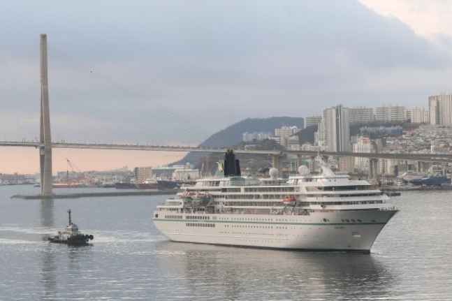 Staying 5 hours on cruise ship in Busan raises sales 30%: study