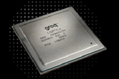 Groq's　AI　processor　chip　(Courtesy　of　Groq) 