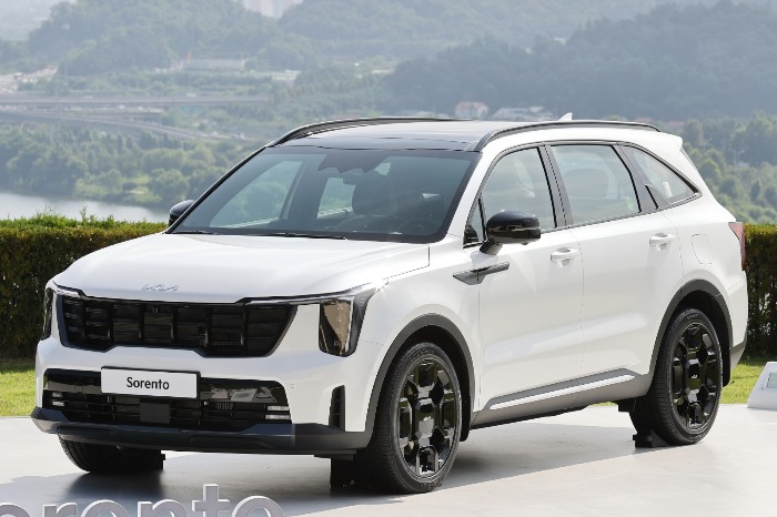 Kia　releases　restyled　mid-sized　SUV,　its　facelifted　'new　Sorento'