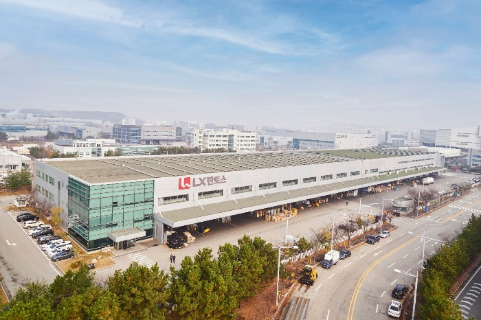 LX　Pantos'　logistics　center　outside　Incheon　International　Airport