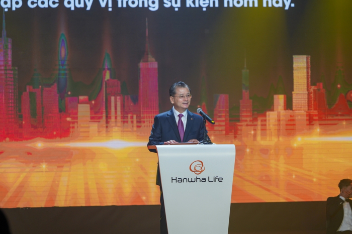 Hanwha　Life　CEO　Yeo　Seung-joo　speaks　at　a　ceremony　to　mark　the　subsidiary’s　15th　anniversary　on　Aug.　18,　2023,　in　Ho　Chi　Minh　City　(Courtesy　of　Hanwha　Life)