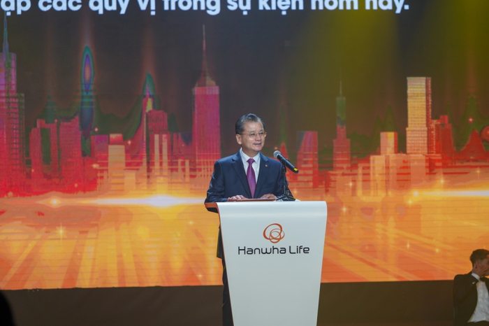 Hanwha Life CEO Yeo Seung-joo speaks at a ceremony to mark the subsidiary’s 15th anniversary on Aug. 18, 2023, in Ho Chi Minh City (Courtesy of Hanwha Life)
