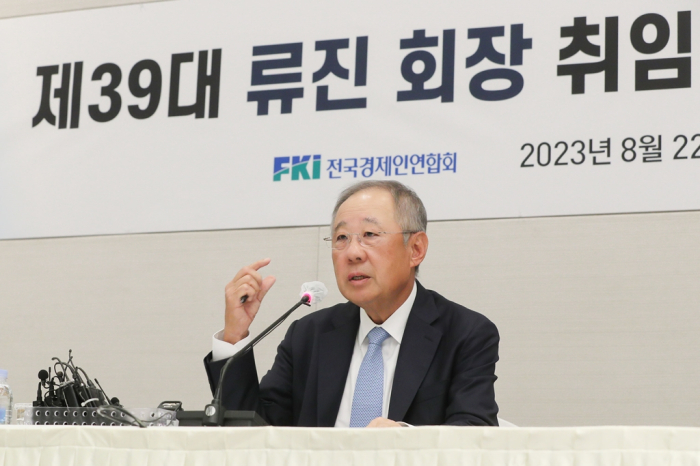 The　FKI's　new　Chairman　Jin　Roy　Ryu　is　the　chief　executive　of　ammunition　maker　Poongsan