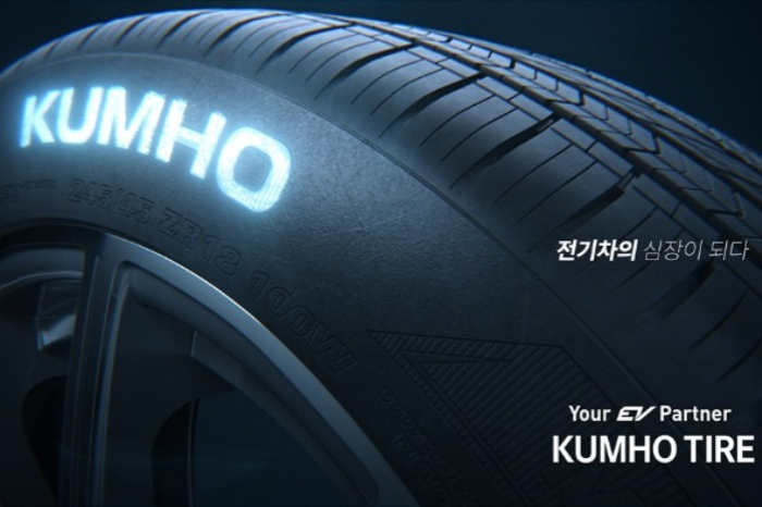 (Courtesy　of　Kumho　Tire)