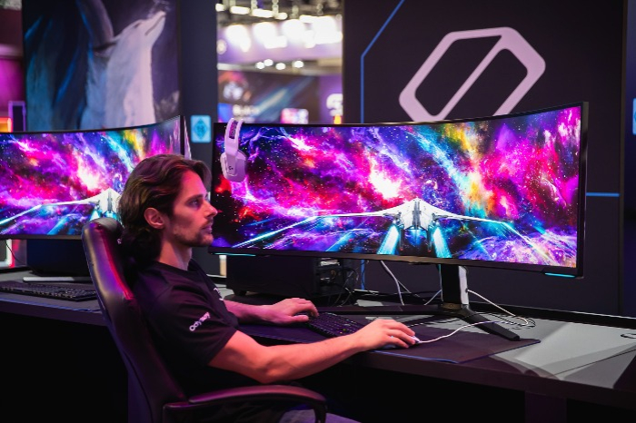 Samsung　Electronics'　dual　UHD　gaming　monitor　Odyssey　Neo　G9