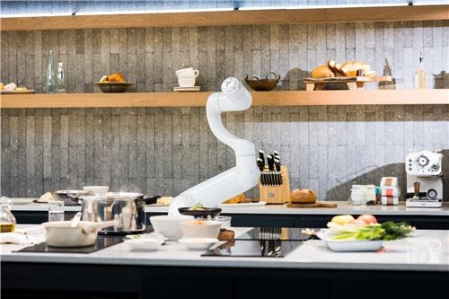 Doosan　Robotics　launched　in　April　the　E-Series　collaborative　robots　designed　for　the　F&B　industry