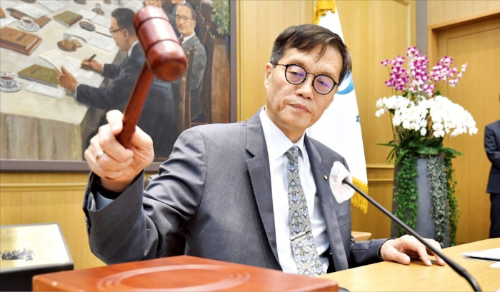 Bank　of　Korea　Governor　Rhee　Chang-yong　chairs　an　interest　rate　policy　meeting　on　Aug.　24,　2023　(Press　corps)