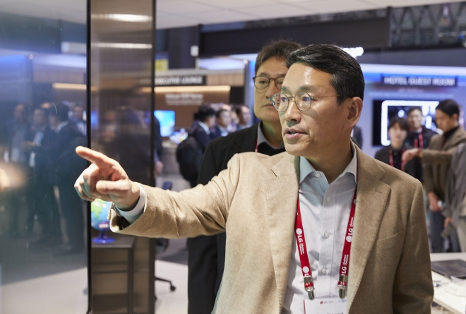 LG　Electronics　CEO　Cho　Joo-wan　at　the　audiovisual　systems　integration　conference　ISE　2023　in　Barcelona　(Courtesy　of　LG)