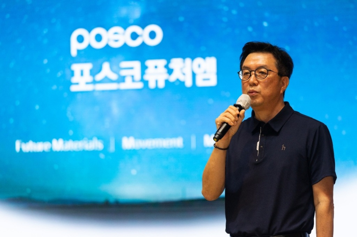 POSCO Future M President Kim Joon-Hyung unveils the company’s long-term business plan to employees on Aug. 28, 2023 (Courtesy of POSCO Future M)
