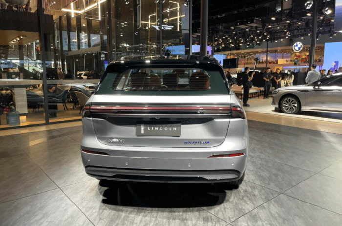 The Ford Lincoln Nautilus fitted with BYD's NCM battery on display at the Chengdu Motor Show