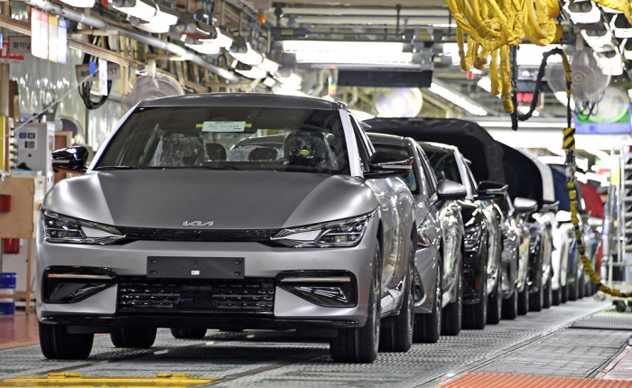 Kia's　EV6　assembly　line　at　its　Hwaseong　plant