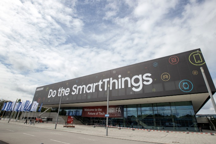 Samsung　Electronics'　outdoor　ad　during　IFA　2023 