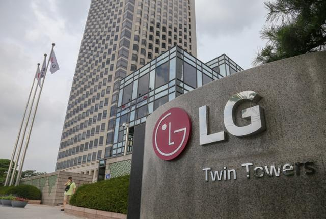 LG　Group　manages　ESG　information　like　financial　data