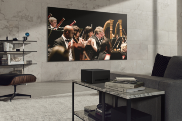 LG's　first　wireless　OLED　TV,　the　97-inch　LG　SIGNATURE　OLED　M　(Courtesy　of　LG　Electronics)