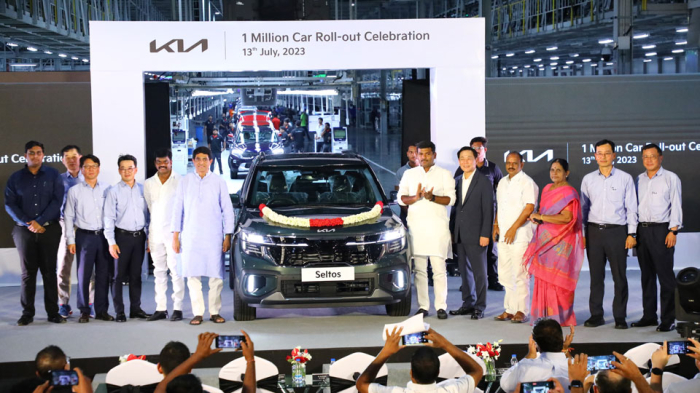 Kia's　1　million　car　roll-out　celebration　at　its　plant　in　Anantapur,　India,　on　July　13