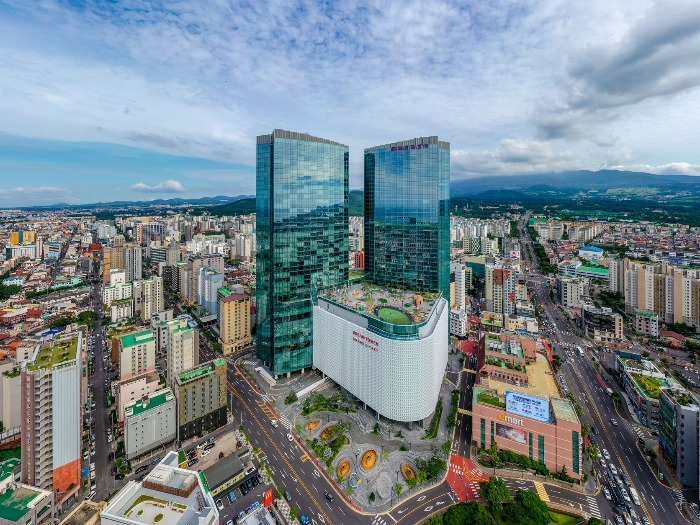 The　front　view　of　Jeju　Dream　Tower　(Courtesy　of　Lotte　Tour　Development)