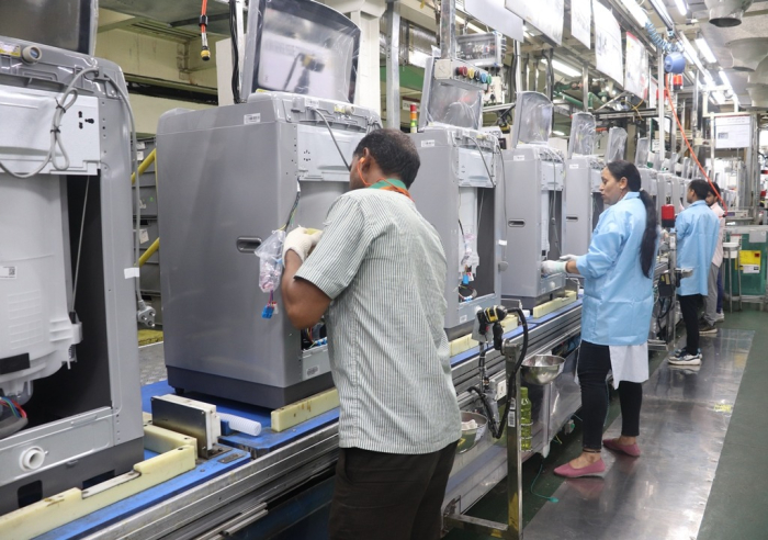 LG　Electronics　washing　machine　production　line　at　its　NOIDA　plant　in　India
