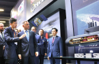 Hanwha vice chair pitches submarines to Polish president