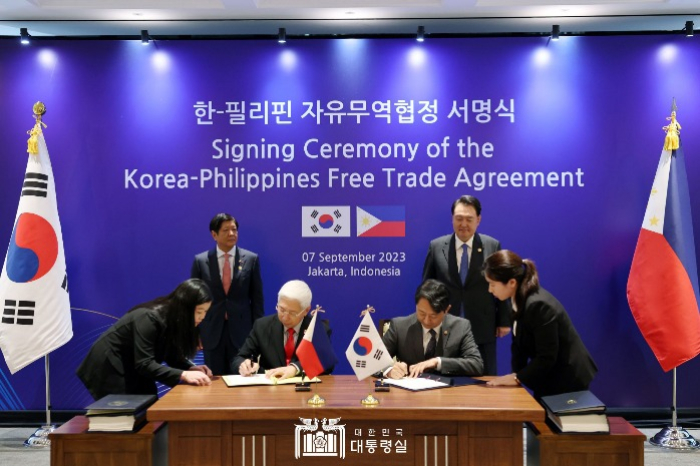 S.Korea-Philippines　FTA　signing　ceremony　on　Sept.　7,　2023　in　Jakarta,　Indonesia　(Courtesy　of　News1　Korea)