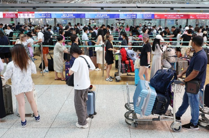 Outbound　passengers　at　Incheon　International　Airport