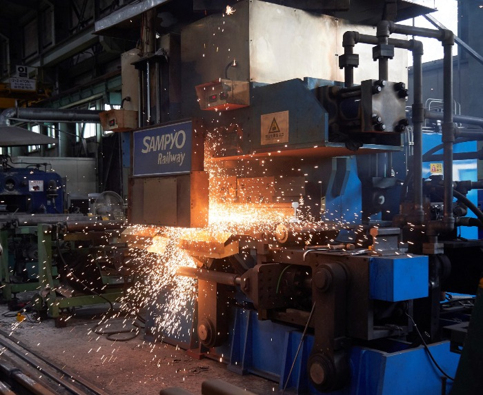 Sampyo　shipped　this　flash　butt　welding　machine　to　India　in　December　2021