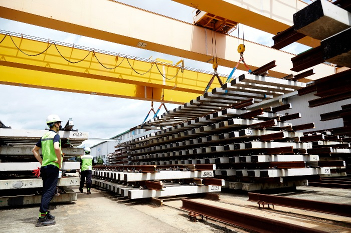 Sampyo　Railway　employees　inspect　a　stack　of　turnouts　(Courtesy　of　Sampyo　Railway)