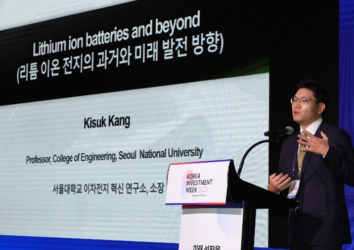 Kang Kisuk, a professor at the Department of Materials Science and Engineering of Seoul National University
