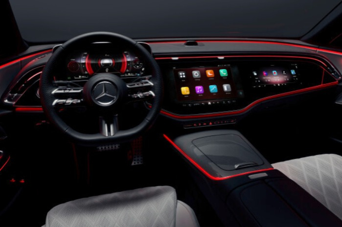 The　new　Mercedes-Benz　E-Class'　MBUK　Superscreen　extends　across　the　dashboard　(Courtesy　of　Mercedes-Benz)