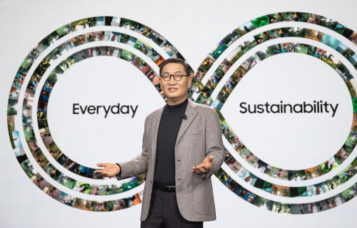 Samsung　Vice　Chairman　and　Co-CEO　Han　Jong-hee　speaks　about　the　company's　sustainable　growth　strategy　at　CES　2022