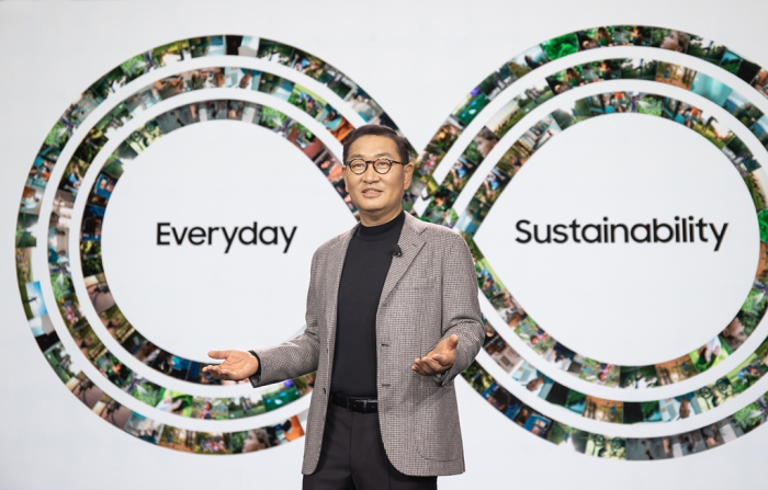 Samsung Vice Chairman and Co-CEO Han Jong-hee speaks about the company's sustainable growth strategy at CES 2022