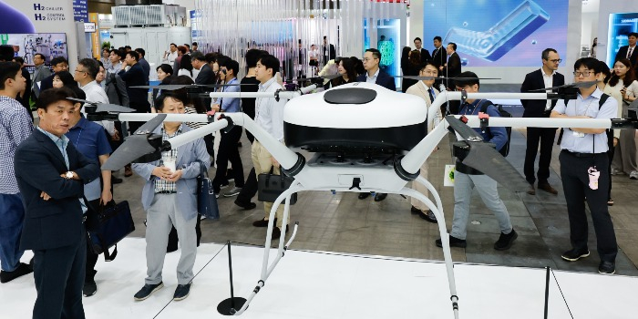 Hanwha　Solutions　displays　a　hydrogen-powered　drone
