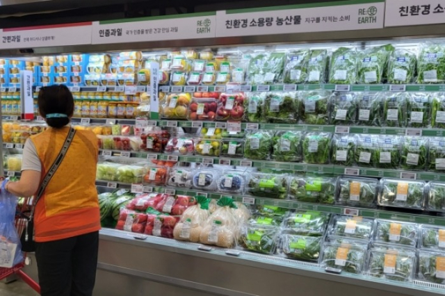 Grocery　section　of　Lotte　Mart　in　Seoul　Station　(Courtesy　of　Lotte　Mart)