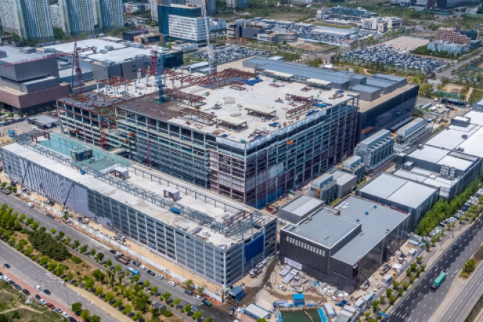 Samsung　Biologics'　Plant　4　in　Incheon,　Korea　(Courtesy　of　Samsung　Biologics)