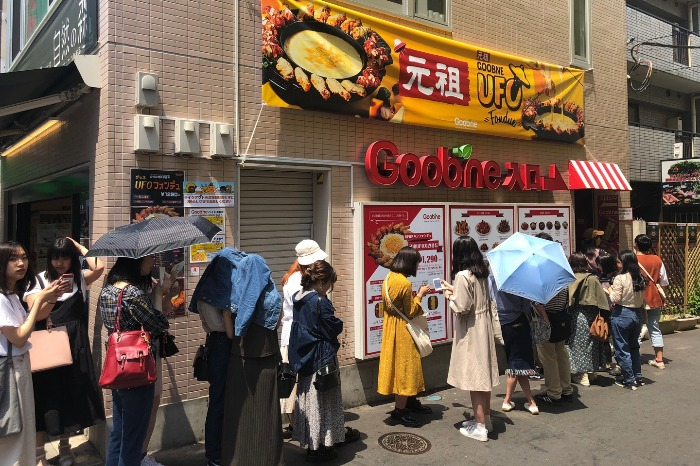 Long line in front of a Korean fried chicken franchise outlet in the Korean Town in Shin Okubo, the Korean Town in Tokyo