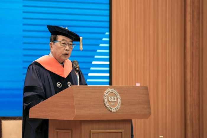 Dongwon Group founder and honorary Chairman Kim Jae-chul receives an honorary doctorate in engineering from Hanyang University