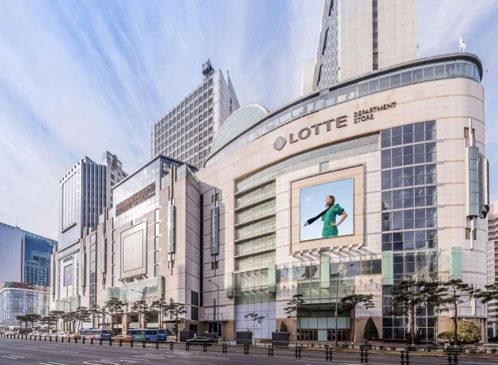 Lotte　Department　Store's　main　branch　in　Seoul　(Courtesy　of　Lotte　Shopping)