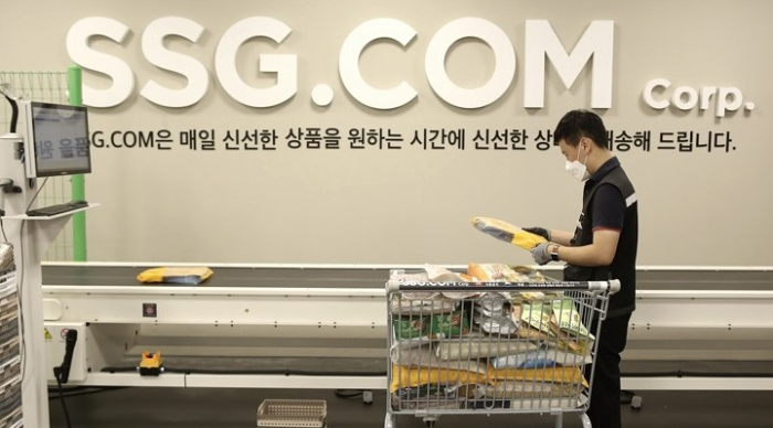 Shinsegae axes E-Mart, department store CEOs amid weak sales