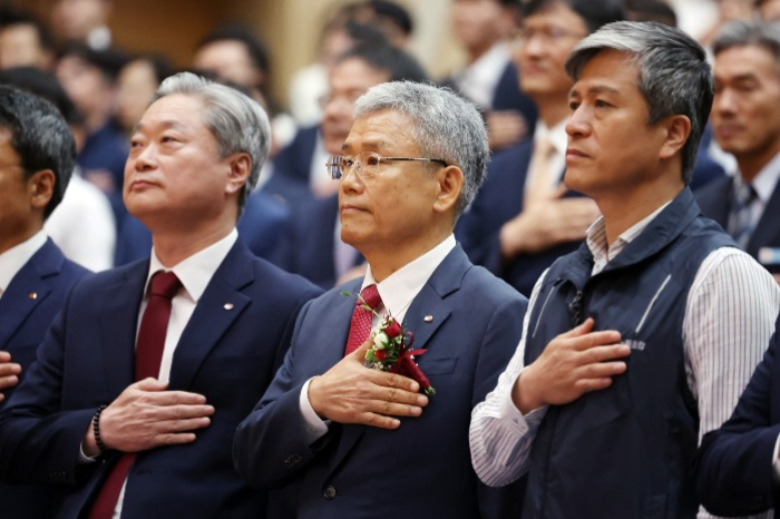 KEPCO　CEO　Kim　Dong-cheol　(at　center)　at　his　inauguration　ceremony　at　KEPCO　headquarters　in　Naju,　South　Jeolla　Province,　on　Sept.　20,　2023　(Courtesy　of　Yonhap)