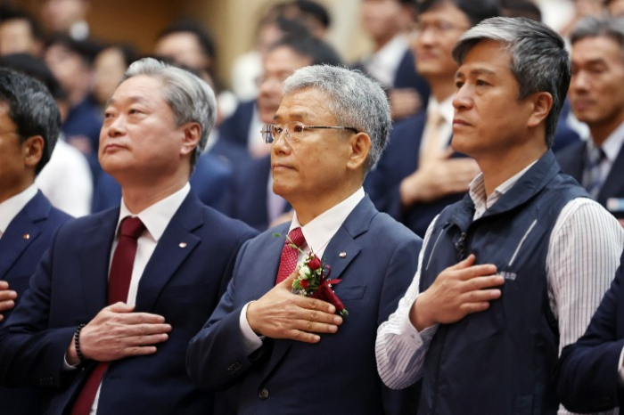 KEPCO CEO Kim Dong-cheol (at center) at his inauguration ceremony at KEPCO headquarters in Naju, South Jeolla Province, on Sept. 20, 2023 (Courtesy of Yonhap)