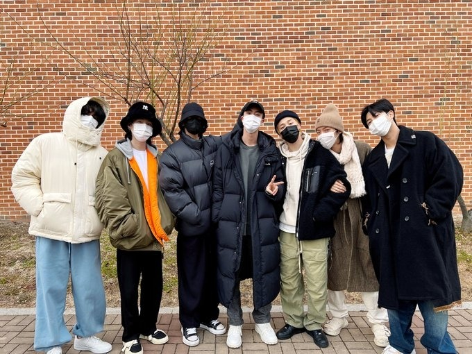 BTS　members　gather　to　send　off　Jin　to　the　South　Korean　army　on　Dec.　13,　2022　(File　photo,　courtesy　of　Yonhap)