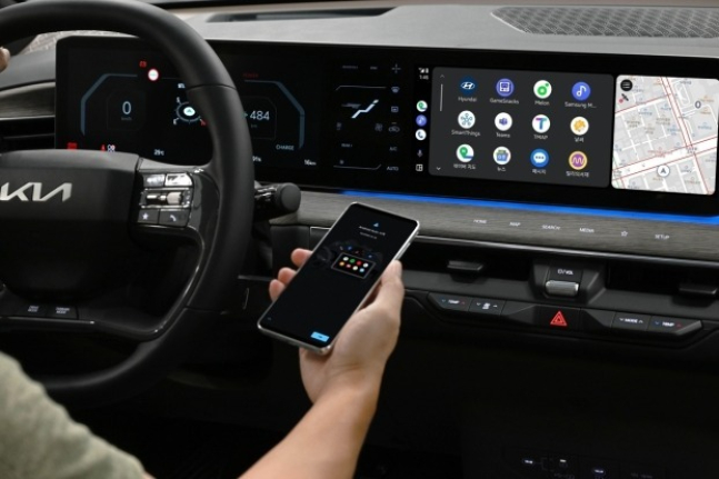 Hyundai, Kia to offer wireless support for Google, Apple vehicle SW